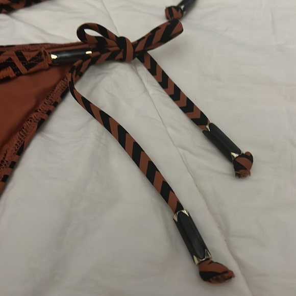 H&M brown and black chevron bikini size 4 NWOT never worn - Picture 4 of 4
